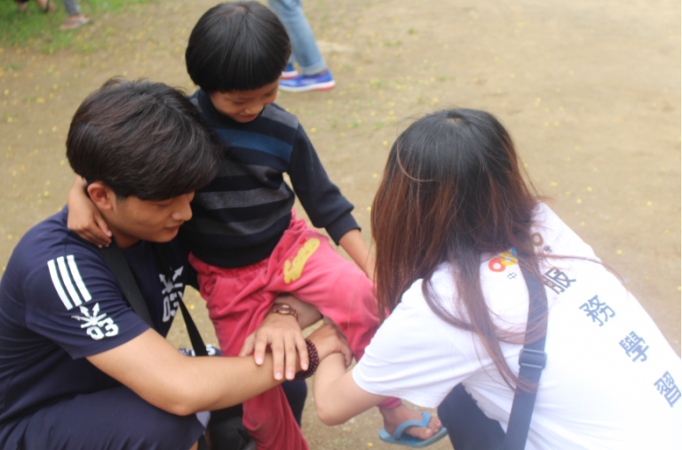 Tiptoe Love in “Myanmar”-English Camp for Three Classes in Myanmar